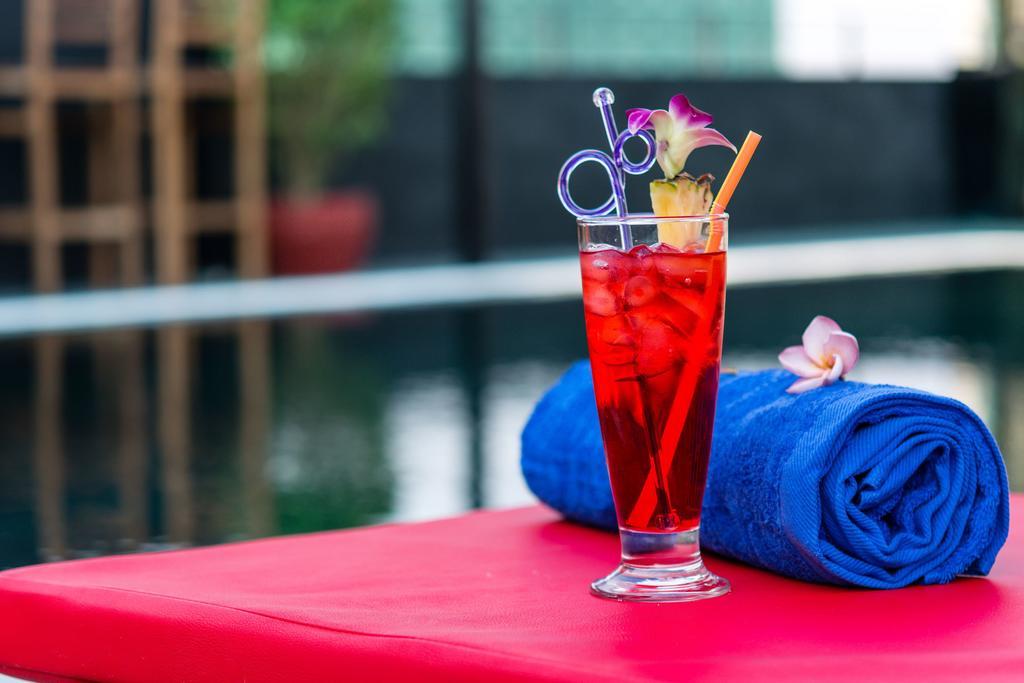 Diamond Palace Resort & Sky Bar พนมเปญ ภายนอก รูปภาพ
