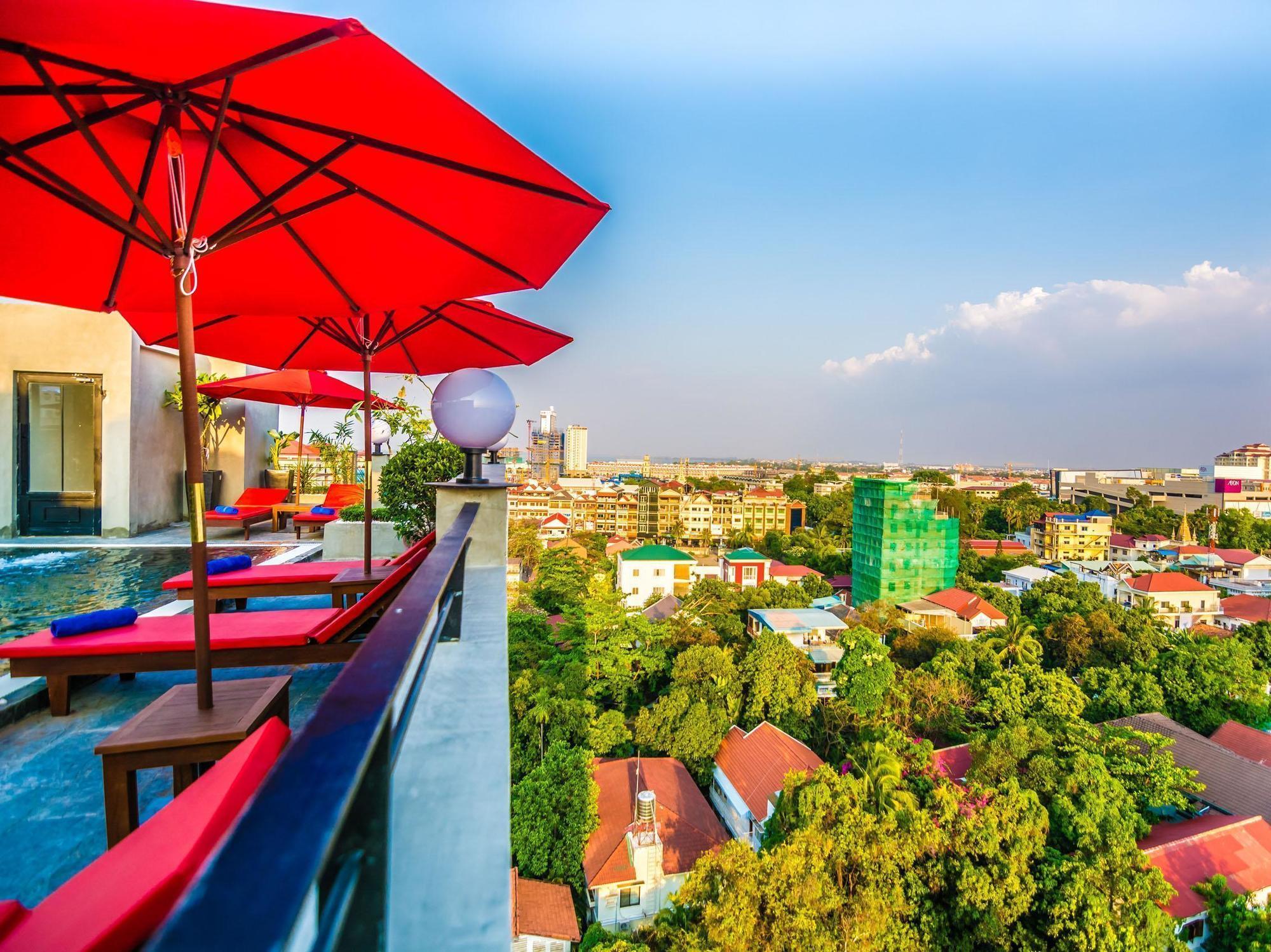 Diamond Palace Resort & Sky Bar พนมเปญ ภายนอก รูปภาพ