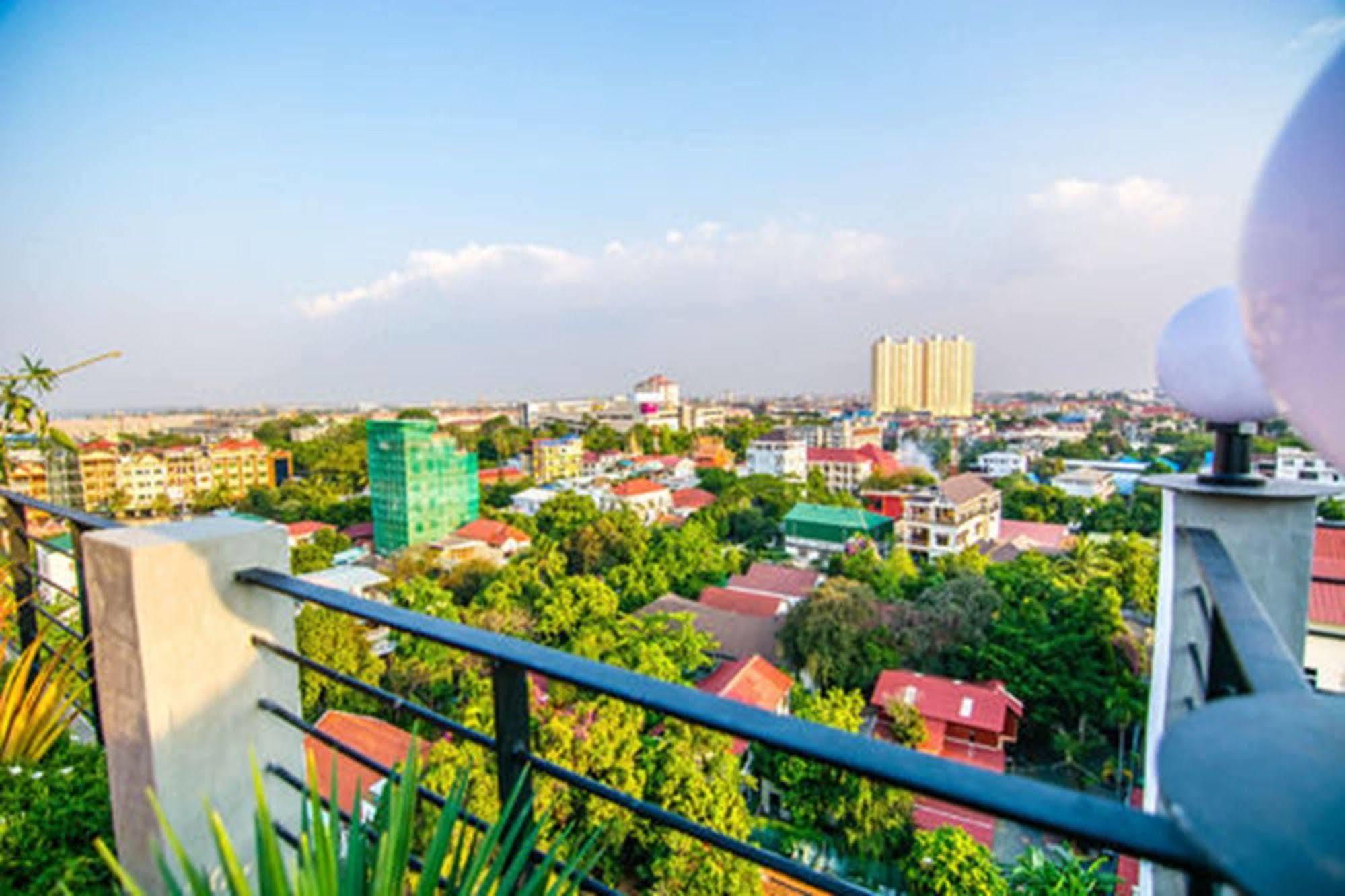 Diamond Palace Resort & Sky Bar พนมเปญ ภายนอก รูปภาพ