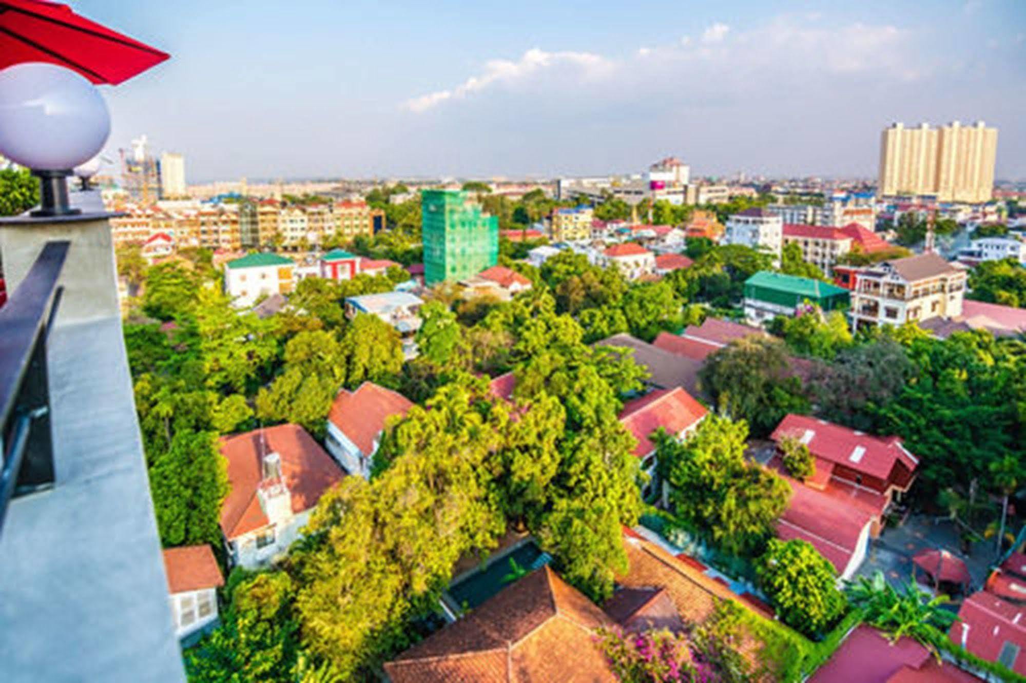 Diamond Palace Resort & Sky Bar พนมเปญ ภายนอก รูปภาพ