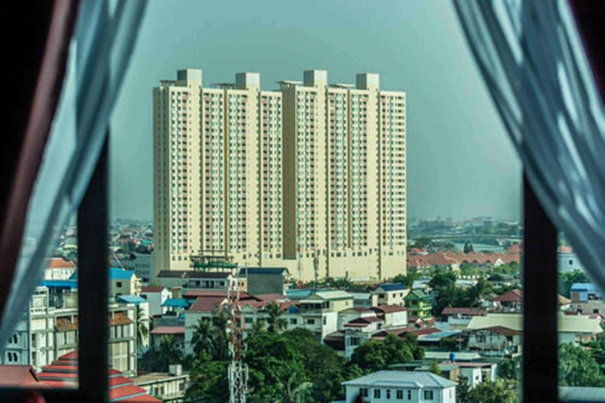 Diamond Palace Resort & Sky Bar พนมเปญ ภายนอก รูปภาพ