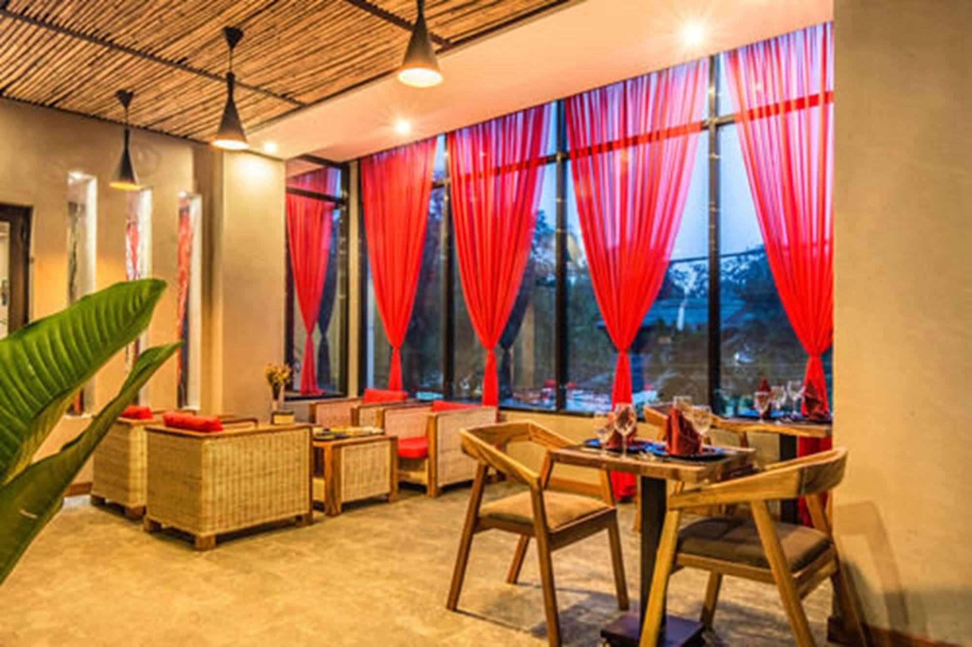 Diamond Palace Resort & Sky Bar พนมเปญ ภายนอก รูปภาพ