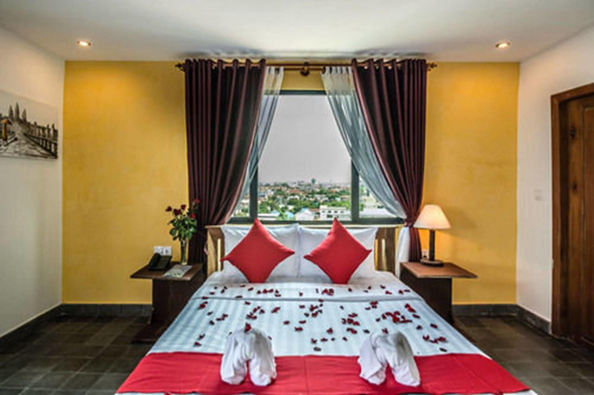 Diamond Palace Resort & Sky Bar พนมเปญ ภายนอก รูปภาพ