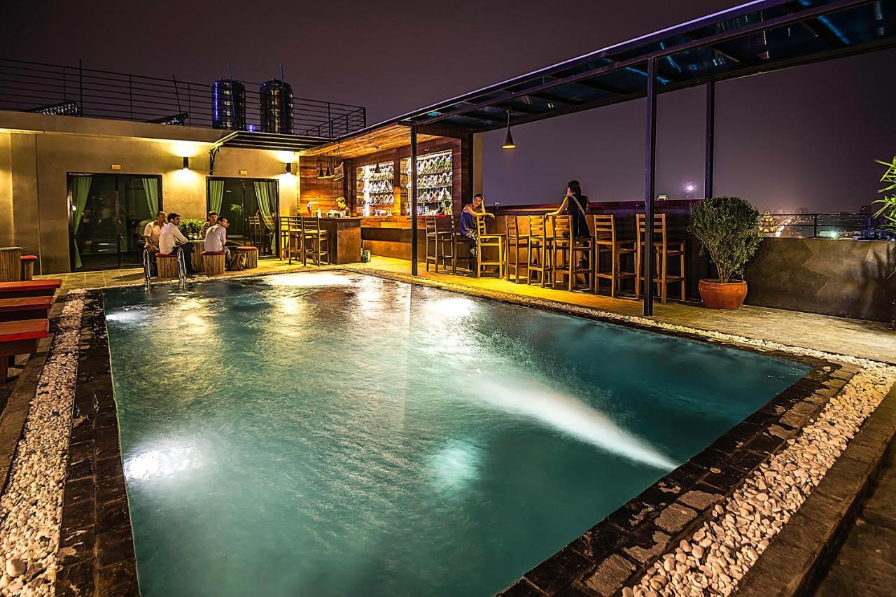 Diamond Palace Resort & Sky Bar พนมเปญ ภายนอก รูปภาพ